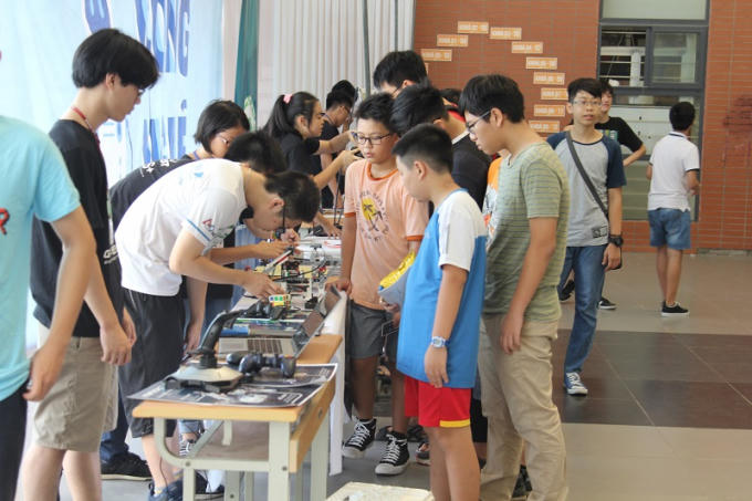 M&atilde;n nh&atilde;n với những sản phẩm c&ocirc;ng nghệ độc đ&aacute;o tại triển l&atilde;m &ldquo;Cơn lốc khoa học&rdquo;