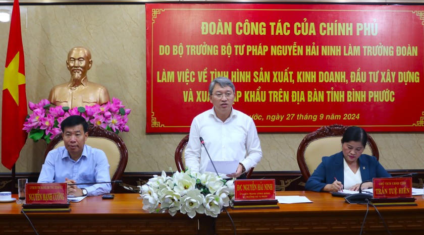 Bộ trưởng Bộ Tư pháp Nguyễn Hải Ninh – Trưởng đoàn công tác Chính phủ chủ trì buổi làm việc.