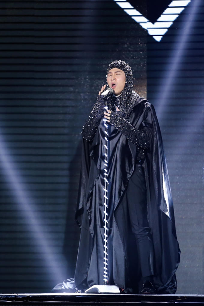 Cho&aacute;ng với nụ h&ocirc;n