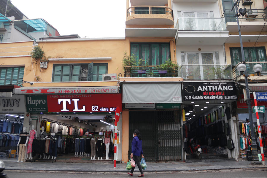 Người Hà Nội ngại dịch corona, phố yên tĩnh, mua sắm vắng - 3