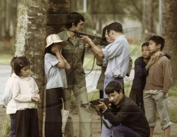 Các thanh niên luôn sẵn sàng lên đường bảo vệ Tổ quốc - Ảnh: Ria Novosti.