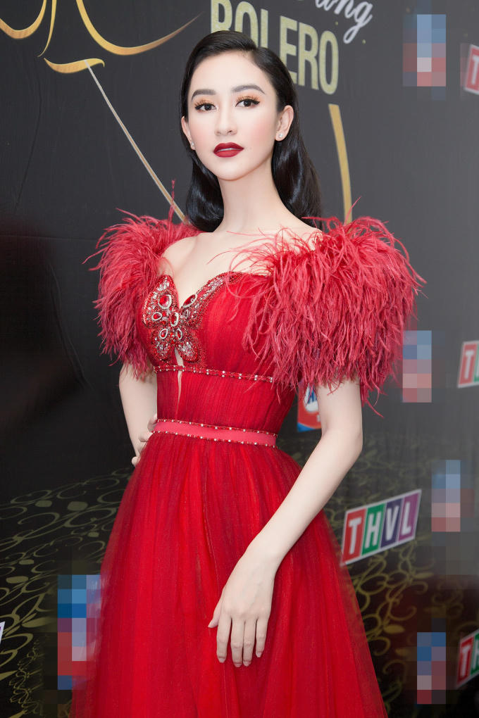 Hà Thu hóa nữ hoàng lửa dẫn dắt chung kết Duyên dáng Bolero 2018