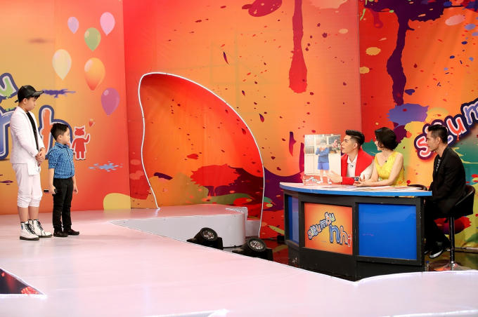 Trung Dũng v&agrave; MC Thanh Mai bị th&iacute; sinh &ldquo;đe dọa&rdquo; tr&ecirc;n s&acirc;n khấu &ldquo;Si&ecirc;u mẫu nh&iacute;&rdquo;