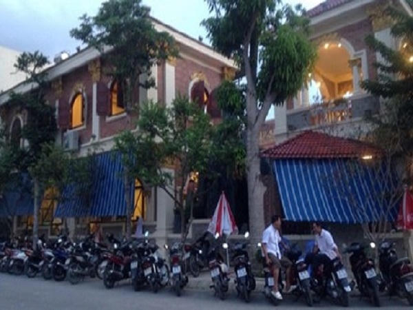 Hội quán hoa viên - một trong những công trình của con trai ông Nguyễn Văn Đệ (Chủ tịch Hiệp hội Doanh nghiệp Thanh Hóa) xây dựng không phép vẫn hoạt động. Ảnh: Hoàng Lam.