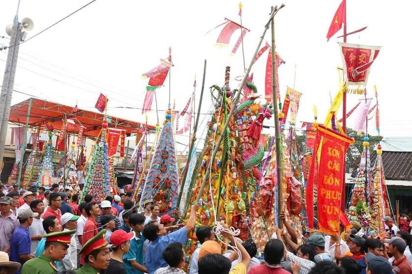 Không chỉ có ẩm thực, Bến Gỗ còn nổi bật bởi những giá trị văn hóa truyền thống.