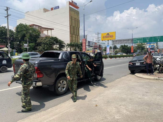 Lực lượng chức năng nhanh chóng có mặt ở hiện trường. Ảnh: NLĐ