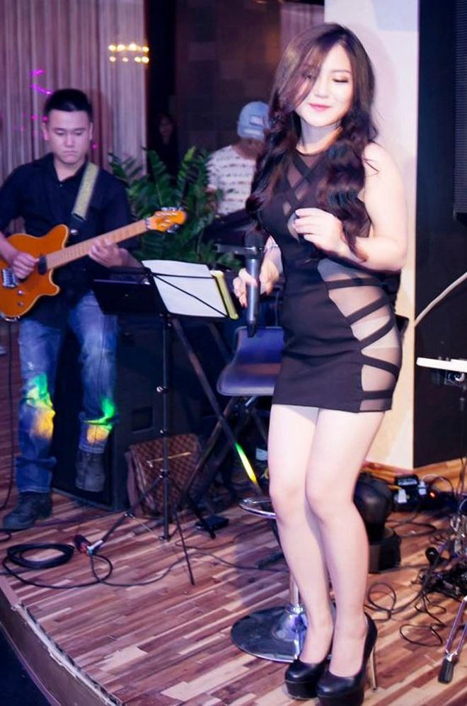 Năm 2014, ca sĩ Hương Tràm từng bị Sở VH-TT-DL Hà Nội xử phạt hành chính 10 triệu đồng và cấm diễn 3 tháng tại Hà Nội vì ăn mặc phản cảm khi biểu diễn.