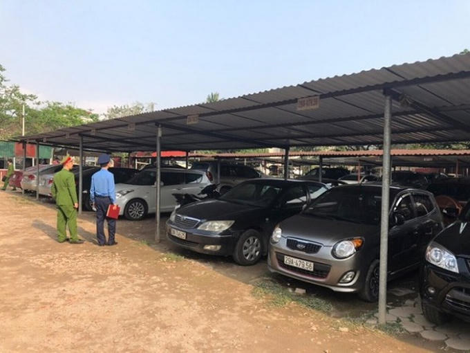 Bãi giữ phương tiện ở 88 Đặng Xuân Bảng.