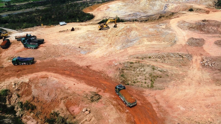 Việc cấp giấy phép khai thác mỏ đất là để lấy mặt bằng thực hiện dự án Khu trụ sở văn phòng, nhà ở cán bộ công nhân viên và khu kinh doanh dịch vụ tổng hợp tại xã Thống Nhất của Công ty Cổ phần Logistic Đông Nam Á.