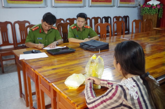 Đối tượng Trần Diễm Thúy tại tại cơ quan CSĐT. (Ảnh: Cơ quan công an cung cấp)