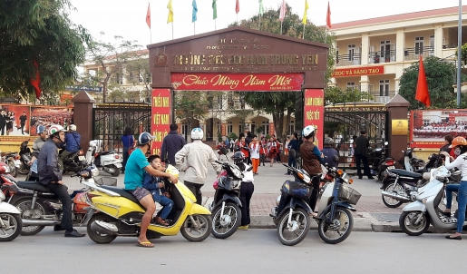 Trường Tiểu học Nam Trung Yên, quân Cầu Giấy - nơi xảy ra sự việc học sinh bị ngã gãy xương đùi (Ảnh: Đình Tuệ).