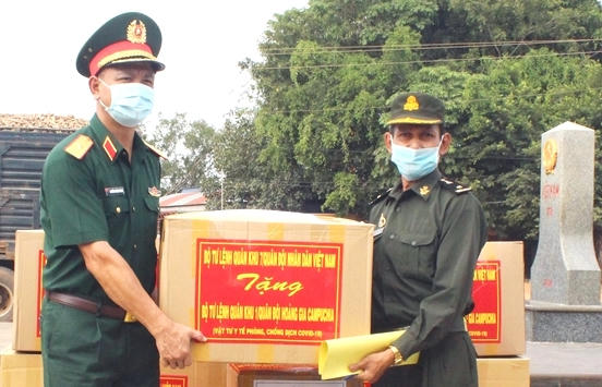 hinh 001 trao tang vat tu