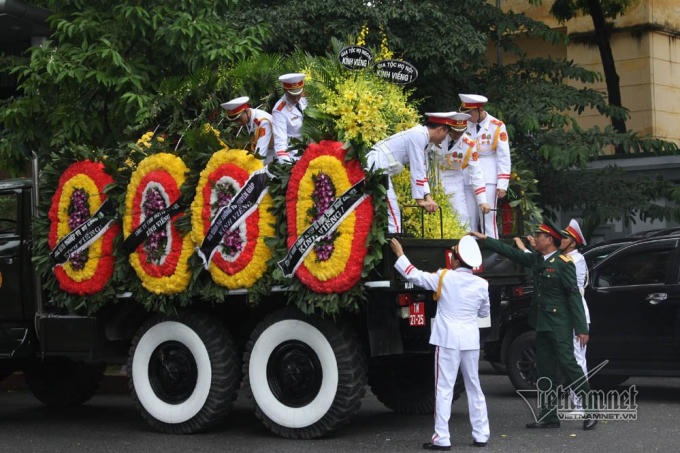 Uy nghiêm cỗ linh xa chở linh cữu Chủ tịch nước