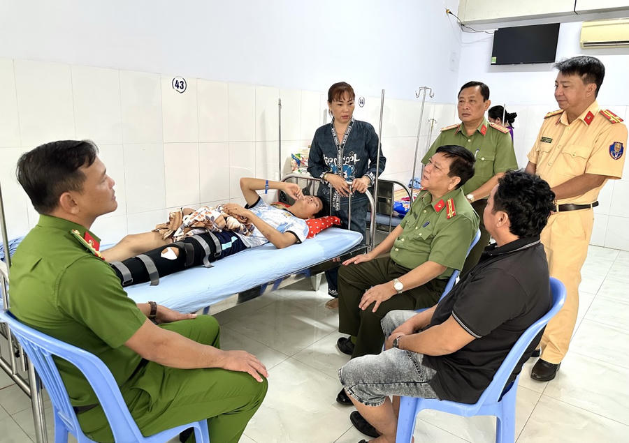 Trong dịp Tết Nguyên đán năm 2025, nhiều tấm gương dũng cảm trong công tác đã được lãnh đạo các cấp và Nhân dân ghi nhận, đánh giá cao.