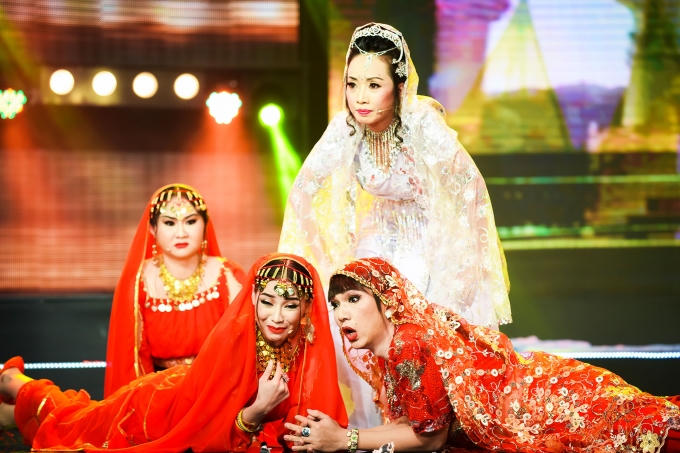 Thót tim thí sinh Làng hài mở hội bị đốt cháy ngay trên sân khấu