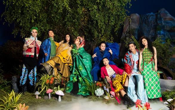 MV có nhiều hình ảnh miêu tả sự hỗn độn của dòng chảy năng lượng trong vũ trụ nhằm tạo nên một trạng thái cân bằng của ngũ hành, sự sống và trạng thái vĩnh cửu - Ảnh: Nhân vật cung cấp