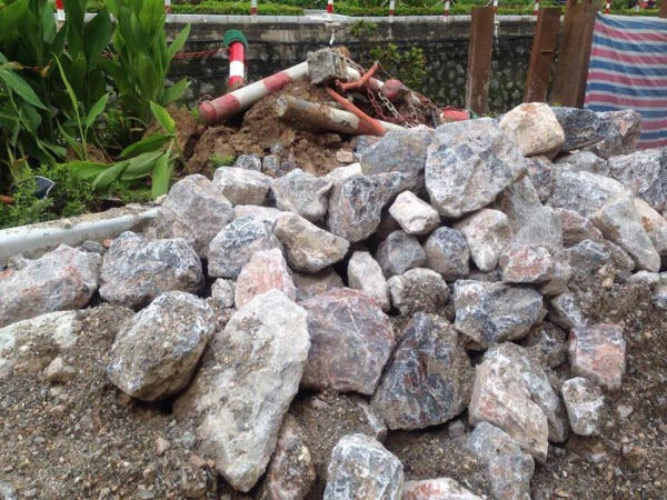 Sụt l&uacute;n nghi&ecirc;m trọng tr&ecirc;n đường Nguyễn Cơ Thạch, H&agrave; Nội