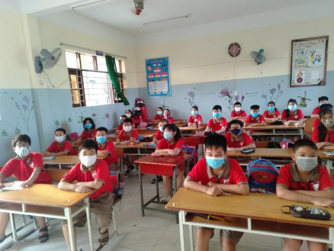 Những em có nguy cơ cao, bệnh nền sẽ được quan tâm hơn.