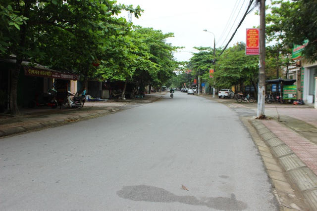 Đến các ngõ hẻm lượng người đi lại trở nên vắng lặng như ngày mùng 1 Tết.