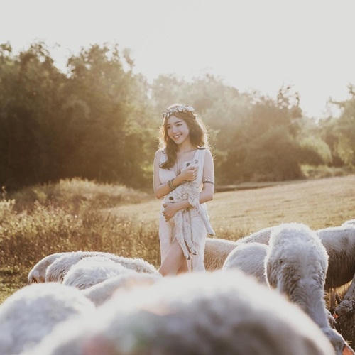 Elly Trần khoe vẻ đẹp nữ thần sau khi sinh con lần 2