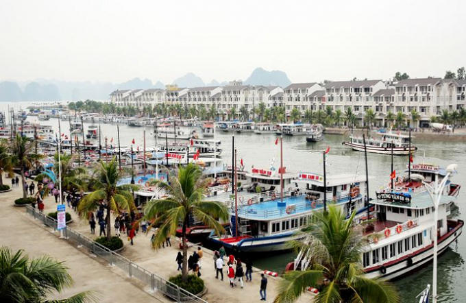 Nhằm chấn chỉnh hoạt động của các tàu du lịch hoạt động trên Vịnh Hạ Long và Bái Tử Long, cơ quan chức năng đã ban hành các Văn bản xử lý đối với hàng loạt các tàu du lịch vi phạm (ảnh minh họa).