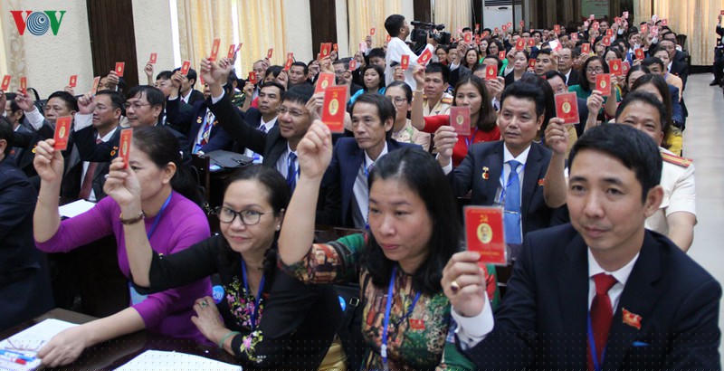 Đại biểu dự Đại hội biểu quyết