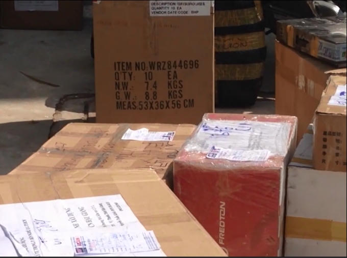 An Giang: Bắt 2 xe &ocirc;t&ocirc; chở h&agrave;ng lậu trị gi&aacute; hơn 300 triệu