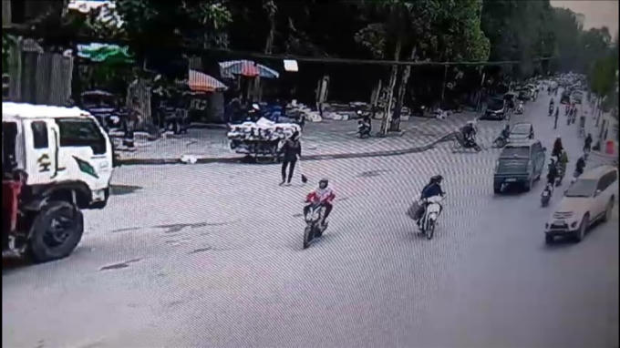 Qua trích xuất camera an ninh, Công an Thanh Hóa cho biết, không có chuyện CSGT quăng lưới nhầm khiến các em học sinh bị thương. Ảnh: CATH .