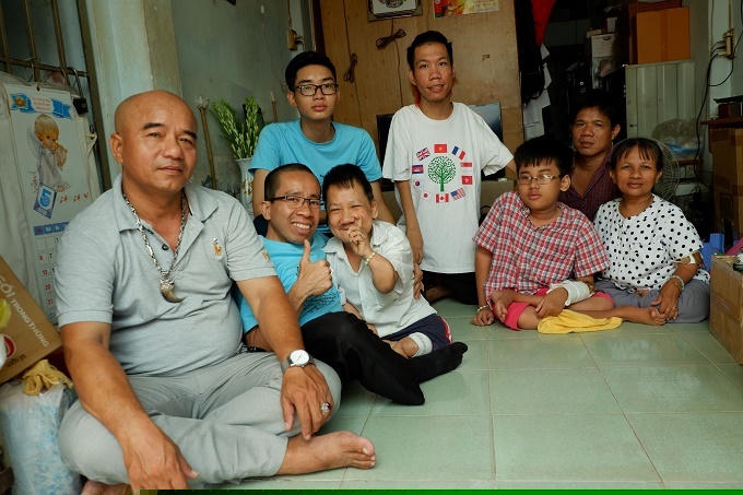 'Cuộc đời không cho tôi lành lặn nhưng tôi sẽ biến cuộc đời mình thành điều tuyệt vời nhất', Châu nói.