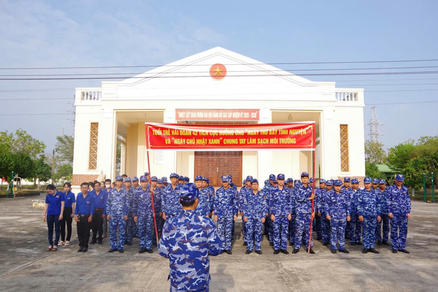 Đoàn cơ sở Hải đoàn 42 ra quân “Ngày thứ Bảy tình nguyện”, “Ngày Chủ nhật xanh”