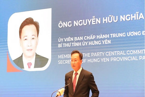 Ông Nguyễn Hữu Nghĩa, Ủy viên BCH Trung ương Đảng, Bí thư Tỉnh Hưng Yên phát biểu tại hội nghị.