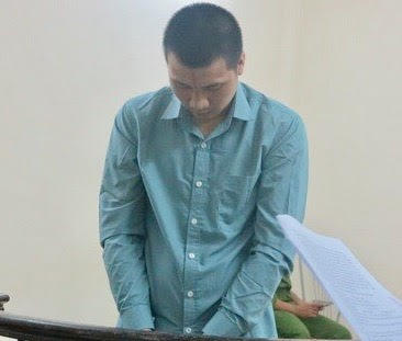 Bùi Văn Vị trước vành móng ngựa.