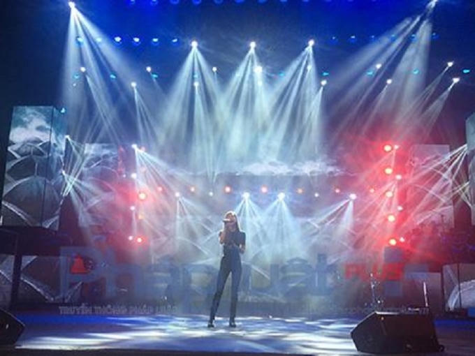 Ca sĩ Hồ Ngọc Hà trong buổi tổng duyệt Live Concer "Người tình mùa đông" tại Hà Nội chiều 17/11 - Ảnh: Ma Loan