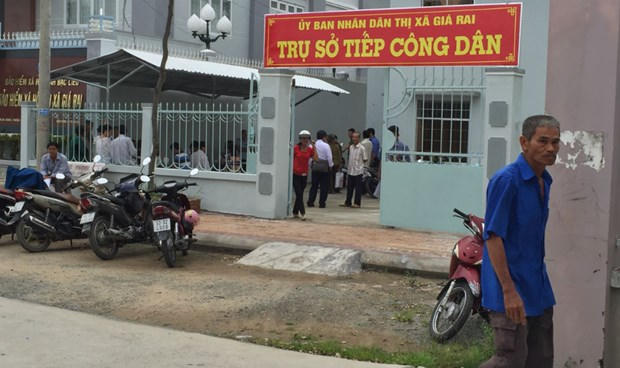 Người dân khiếu nại.