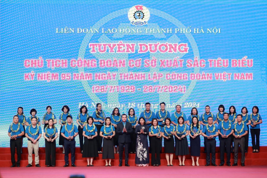 Liên đoàn Lao động Thành phố Hà Nội tuyên dương cán bộ công đoàn cơ sở xuất sắc tiêu biểu.