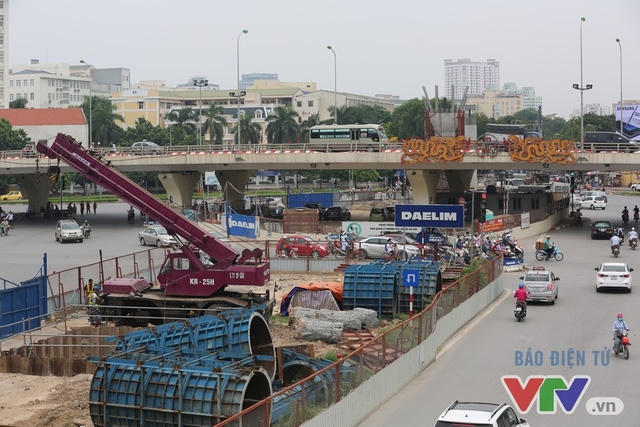 Khói bụi, tắc đường ám ảnh người dân dọc tuyến Nhổn – Ga Hà Nội