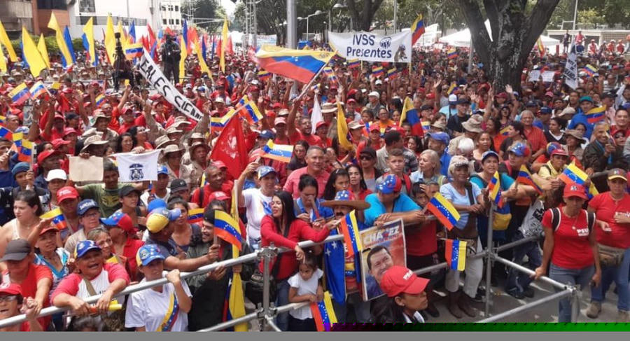 Hàng ngàn cử tri ủng hộ Tổng thống Nicolas Maduro đã đổ xuống đường tại thủ đô Caracas hôm 7/8, phản đối Washington phong tỏa toàn bộ tài sản tài chính của chính phủ Venezuela trên đất Mỹ. (Ảnh: Sputnik).