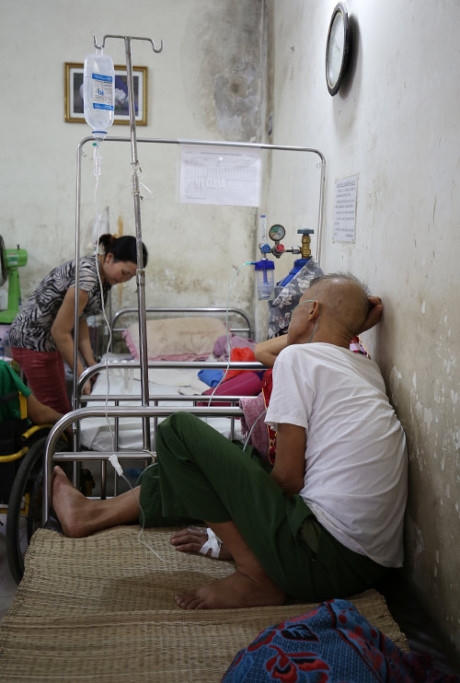 Bệnh nh&acirc;n ung thư đang được điều trị tại BV K Trung ương.