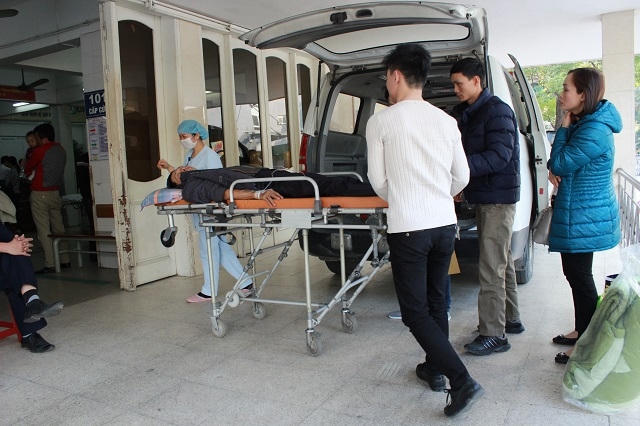 Những ca cấp cứu ra vào liên tục.