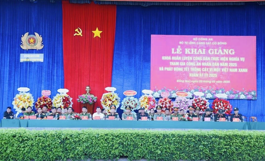 Các đại biểu dự Lễ khai giảng.