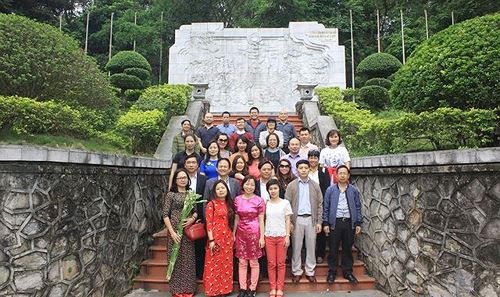 Đảng bộ B&aacute;o Ph&aacute;p luật Việt Nam sinh hoạt chuy&ecirc;n đề tại Khu di t&iacute;ch Đền H&ugrave;ng