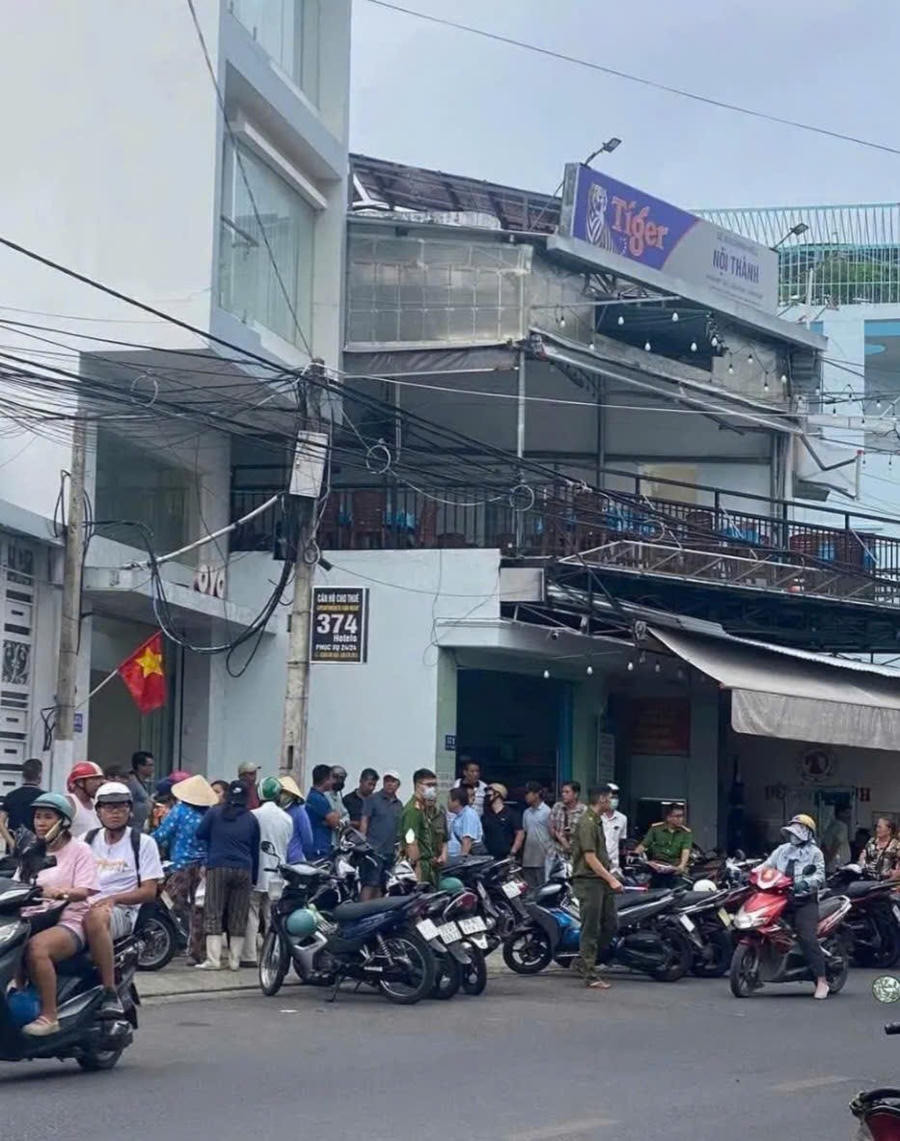 Hiện trường vụ phát hiện 3 thi thể trong căn hộ du lịch ở Nha Trang. Ảnh: Công Tâm