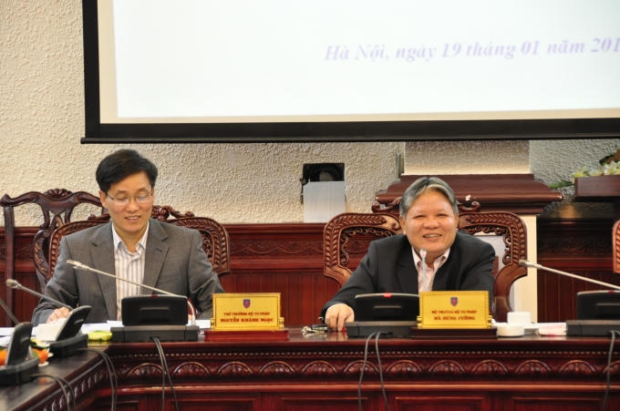 Bộ trưởng Hà Hùng Cường và Thứ trưởng Nguyễn Khánh Ngọc tại phiên họp.