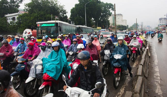 Đoạn đường từ Giải Phóng - Lê Trọng tấn, mọi người phải nhúc nhích từng mét một.