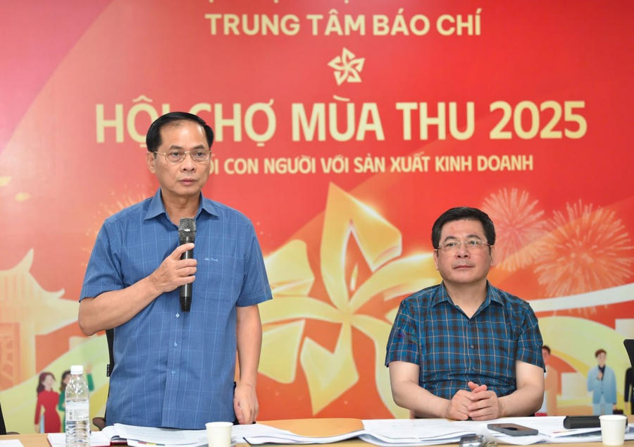 Phó Thủ tướng Bùi Thanh Sơn yêu cầu các đơn vị đảm bảo đúng tiến độ triển khai tổ chức Hội chợ Mùa thu 2025. (Ảnh: Bộ Công thương)