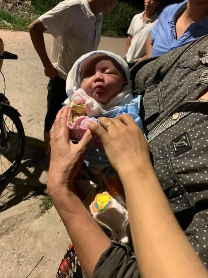 Cháu bé bị bỏ rơi