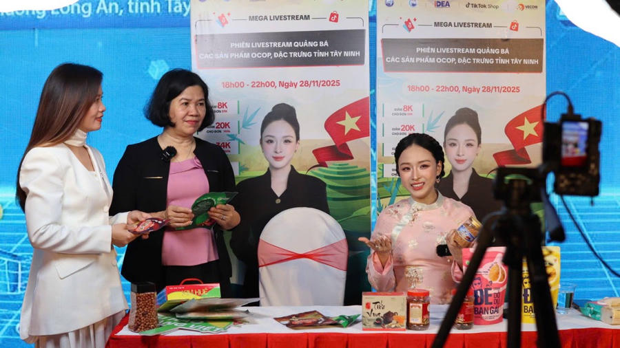 Livestream quảng bá các sản phẩm đặc trưng của Tây Ninh.