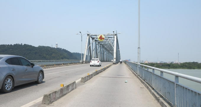 Cầu Bến Thủy 1 nơi nam thanh niên gieo mình xuống dòng sông Lam và may mắn được cứu sống.