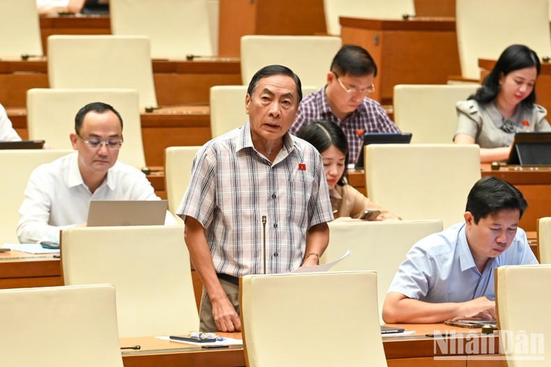 Đại biểu Phạm Văn Hòa (Đoàn Đồng Tháp). (Ảnh: BÙI GIANG)