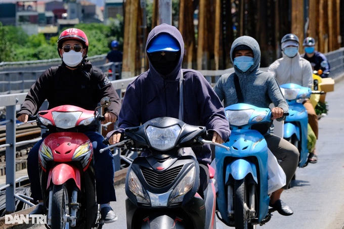 Nắng gay gắt nhất là vào thời điểm 12-16 giờ hàng ngày. Ảnh: Sơn Nguyễn.